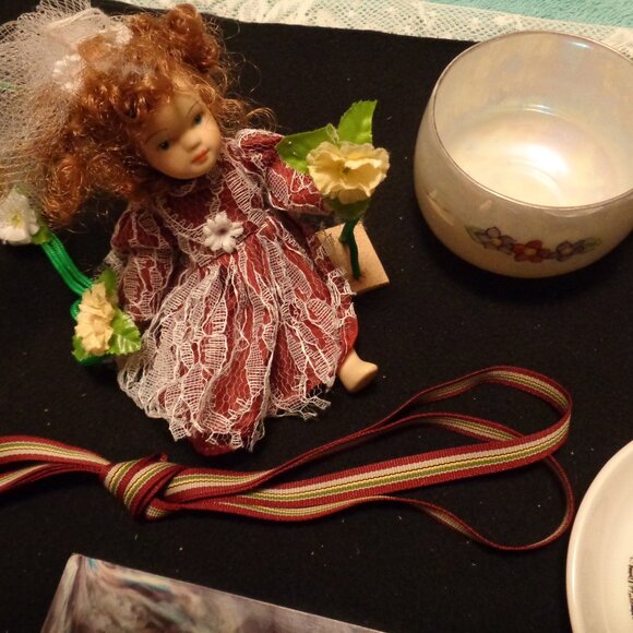 OLD MONEY JUNK DRAWER VINTAGE PORCELAIN POTTERY DOLL ORNAMENT RIBBON ETC… - Picture 2 of 16